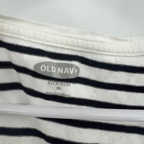 Old Navy Lot of 2 Striped Sleeveless Tank Tops Women's XL - Picture 4 of 6